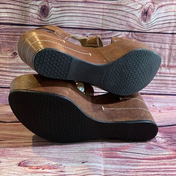 EUC Stuart Weitzman Platform Wedge - Picture 3 of 14